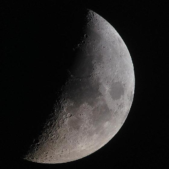 Lune à l'oculaire du micro T200 (iPhone) Lune à l'oculaire du micro T200 (iPhone)