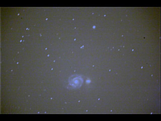 Essai sur M51 avec mon canon 350D pose 1mn30s à 800 ISO Essai sur M51 avec mon canon 350D pose 1mn30s à 800 ISO