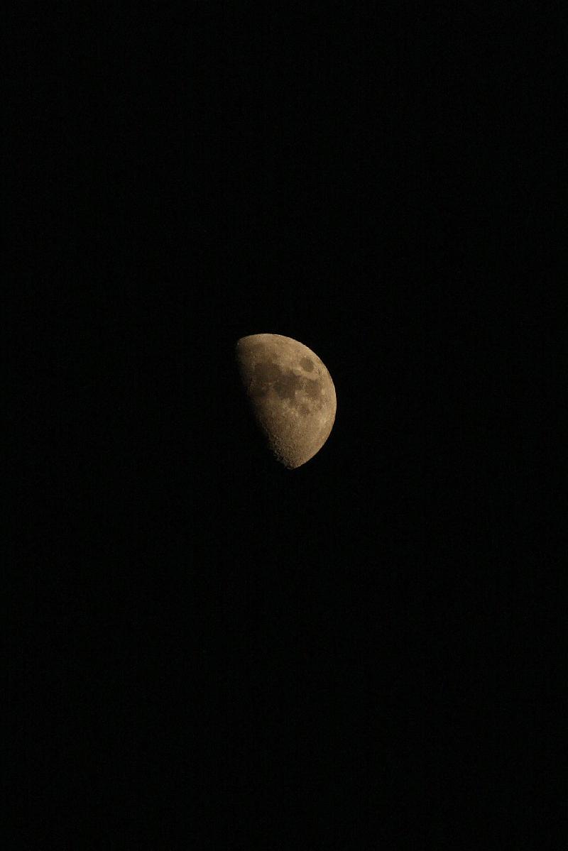 Lune PQ au 300mm le 140516 Lune PQ au 300mm le 140516