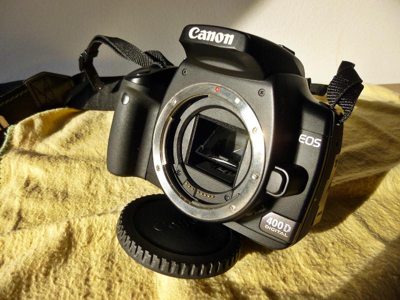 Boîtier Canon EOS 400D avec sacoche matelassée / Etat Neuf Boîtier Canon EOS 400D avec sacoche matelassée / Etat Neuf