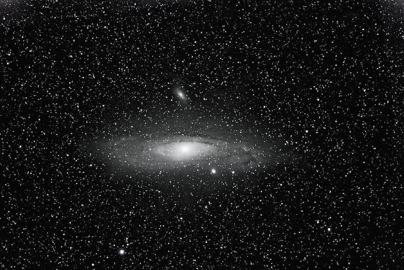 Galaxie M 31 au télé Nikon de 300 mm f/d 2,8 Galaxie M 31 au télé Nikon de 300 mm f/d 2,8
