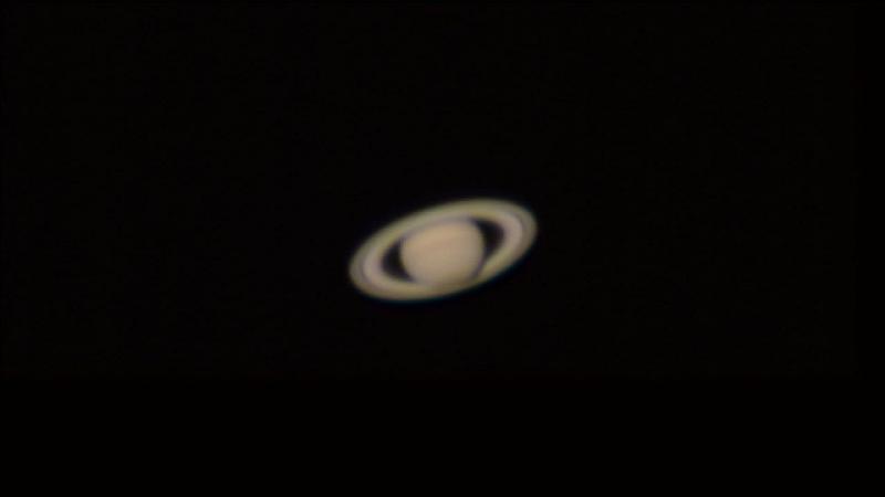 Retouche pour enlever du bruit: on devine la division de Encke