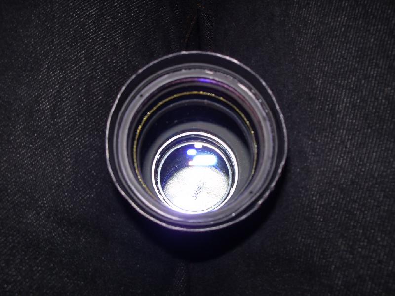 Objectif Pentacon 135mm f/2.8 _ vue frontale Objectif Pentacon 135mm f/2.8 _ vue frontale