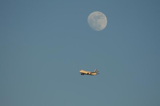 lune et avion lune et avion