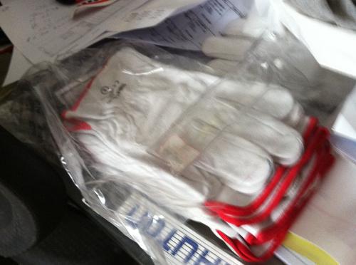 Assez de gants? Assez de gants?