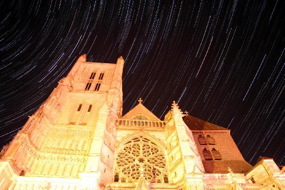 Filé d'étoiles sur la cathédrale de Meaux