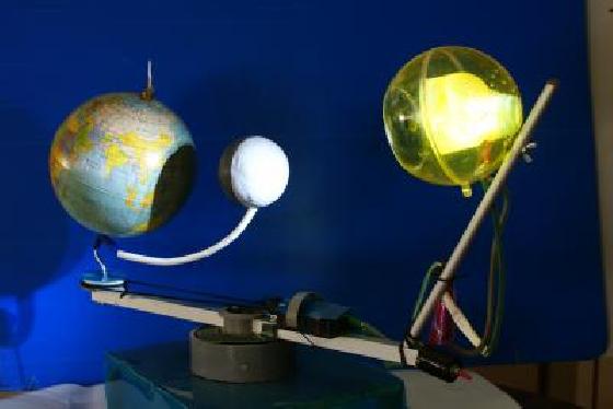 Cosmographe avec ombre de la Lune