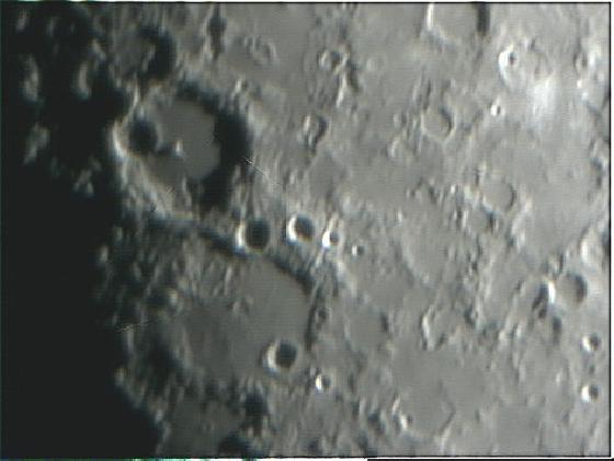 Lune premier quartier