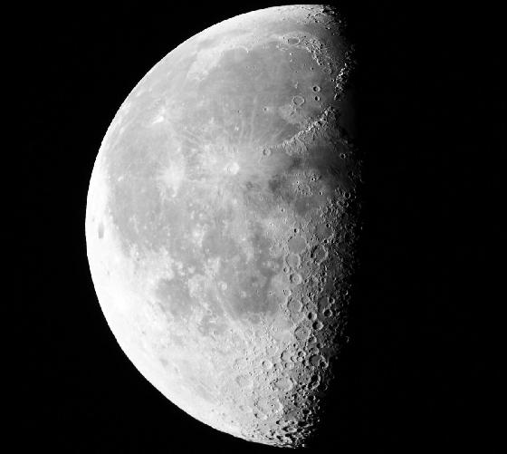 Lune au foyer Lune au foyer