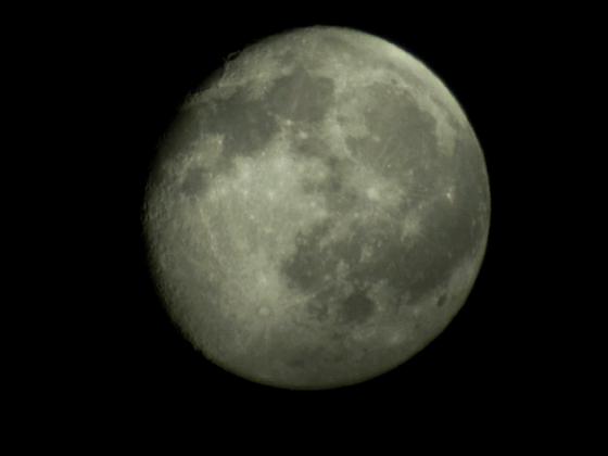 Lune retouchée Lune retouchée