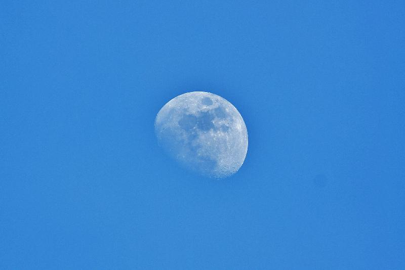 La lune le jour La lune le jour