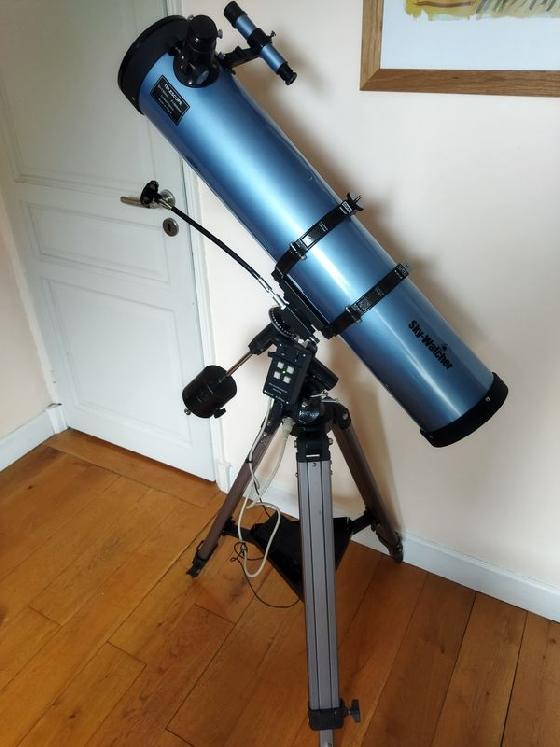 Télescope Skywatcher 130/900 - monture Eq2 motorisée - Valise