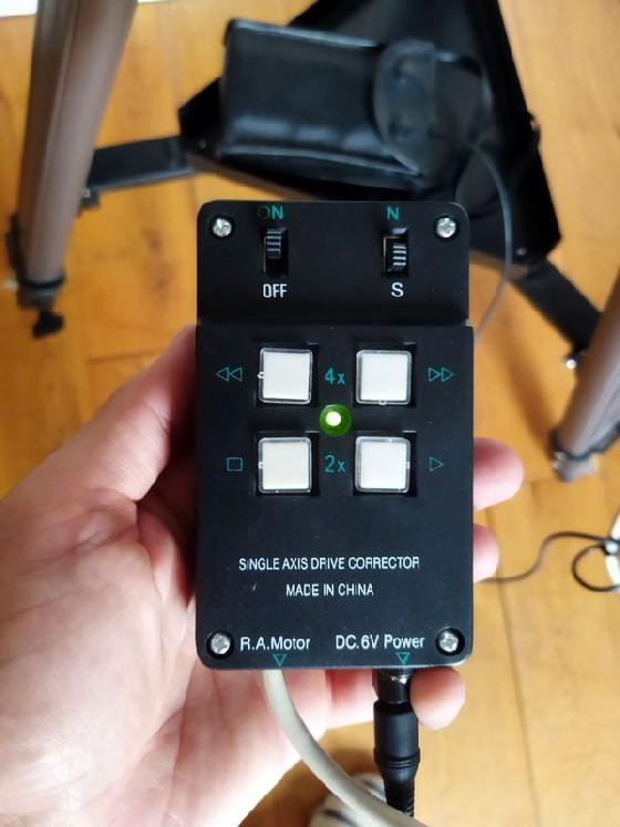 Télescope Skywatcher 130/900 - monture Eq2 motorisée - Valise