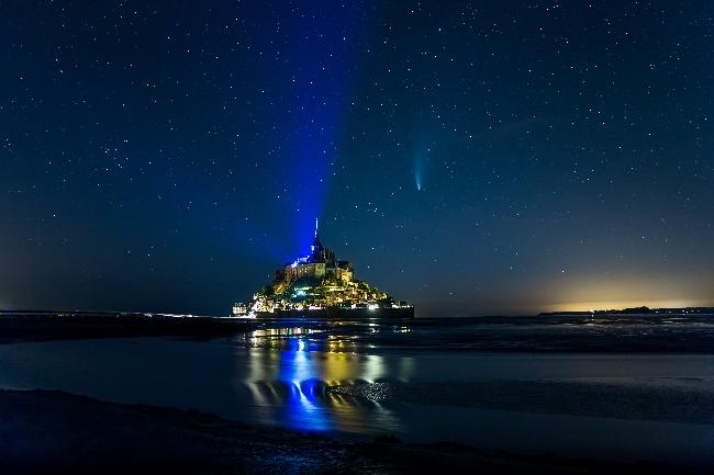 Comète NEOWISE (Mont-Saint-Michel)