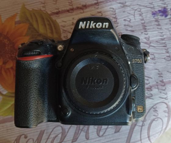 Nikon D750 défiltré + accessoires
