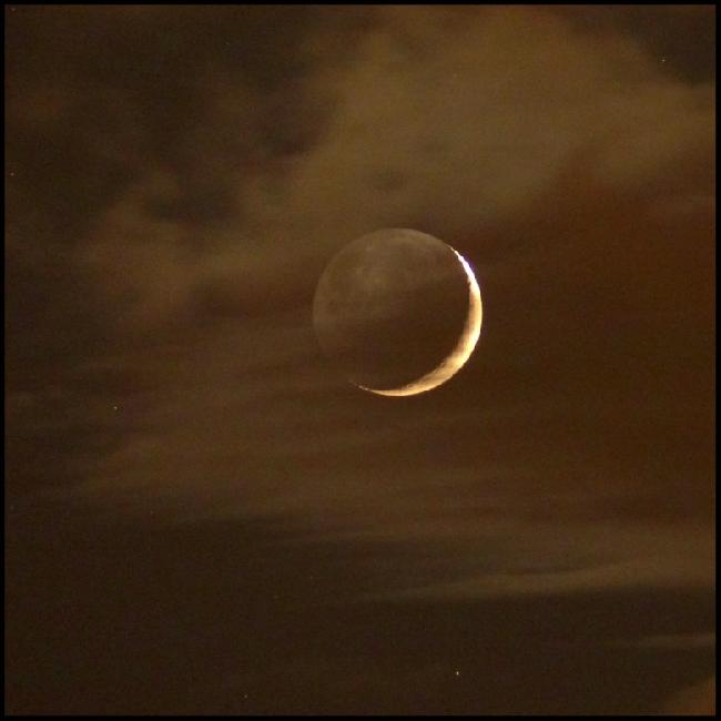 Croissant  et lumière cendrée du 29/11/2019