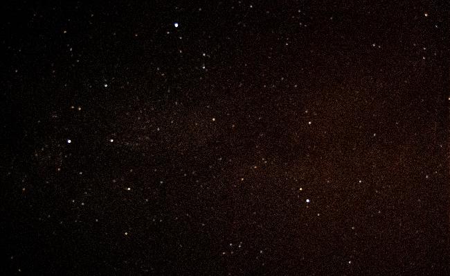 le triangle de l été sur fond de voie lactée