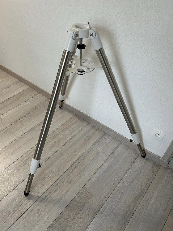 Trepied pour monture NEQ3.2, EQM-35, NEQ5, AZ-EQ5, HEQ5 en acier bon état