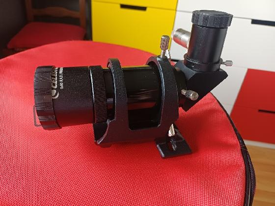 chercheur réticulé éclairé Celestron 9x50
