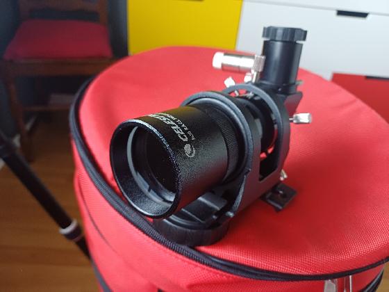 chercheur réticulé éclairé Celestron 9x50