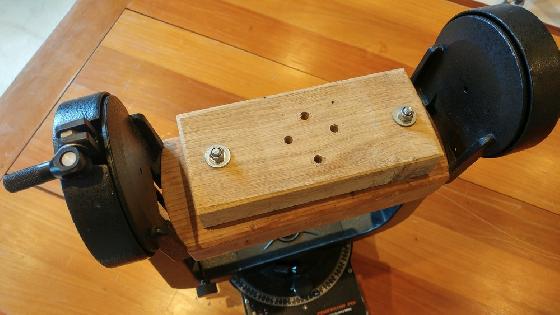 Monture à fourche et table équatoriale C8