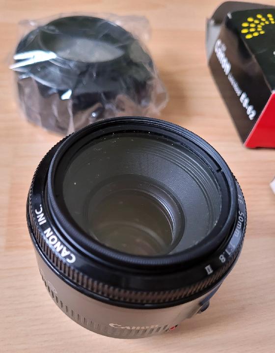 Objectif Canon 50mm f1.8 pare soleil UV52mm