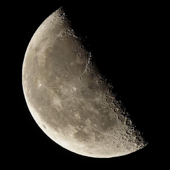 Lune à 900mm F6,3 