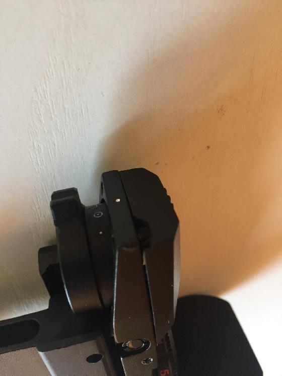 Chercheur point rouge omegon