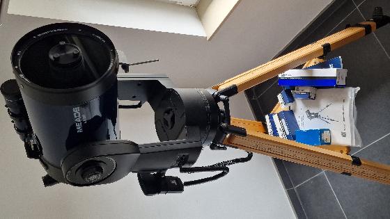 Téléscope Schmidt-Cassegrain GoTo Meade LX90 8" + accessoires