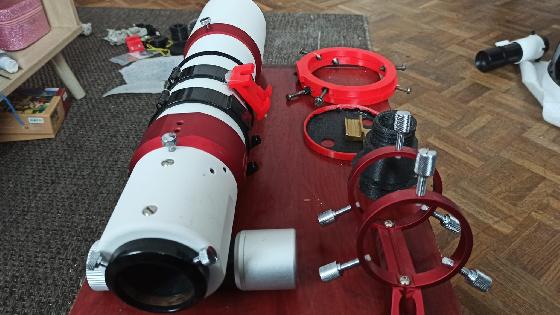 Lunette William Optics apo GTF 81 mm à 5 éléments avec système de guidage. F/D de 6,6.