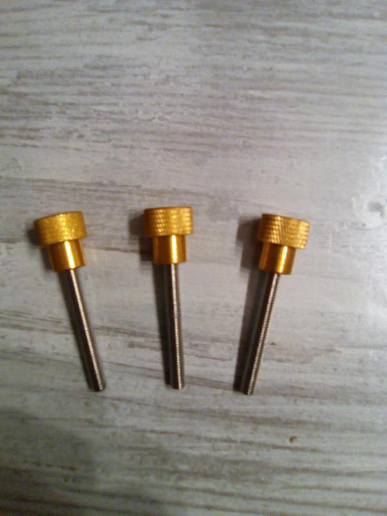 vis moletées 5 x 37