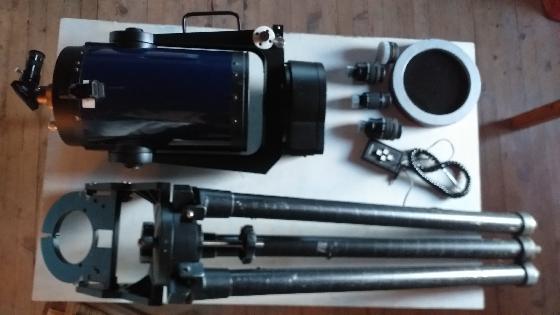 Telescope Meade equatorial LX 10 (200 mm) motorisé.