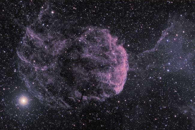 La Méduse toute de rose vêtue (IC443)