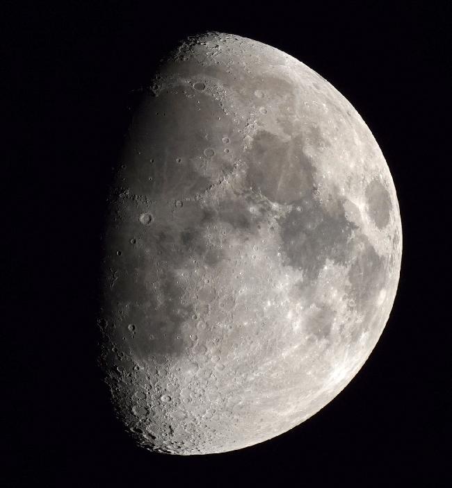 Lune au A7S sur newton 400/1200