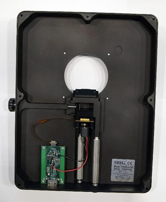 SBIG STXL11002 + Roue à filtres + autoguidage intégré