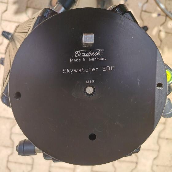 Trépied PLANET Berleback EQ8