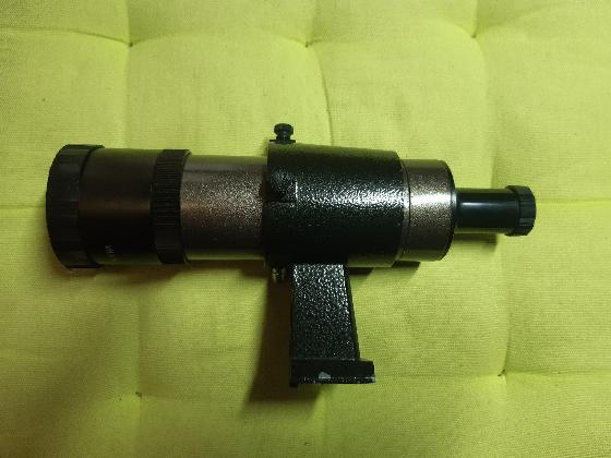 Chercheur télescope Orion droit 9x50 avec support