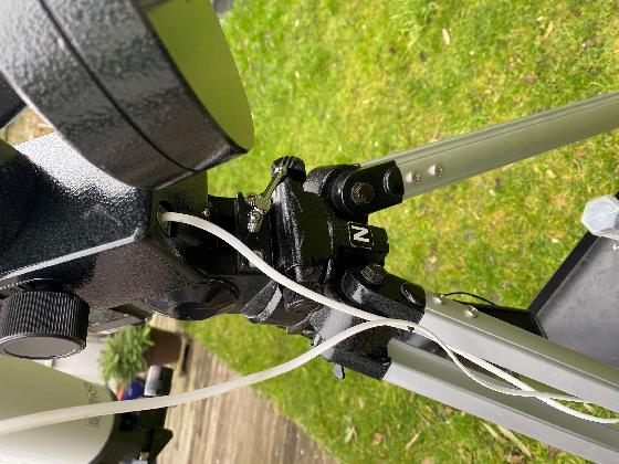 Lunette Meade 90/1000 sur monture EQ3/2 motorisée 2 axes