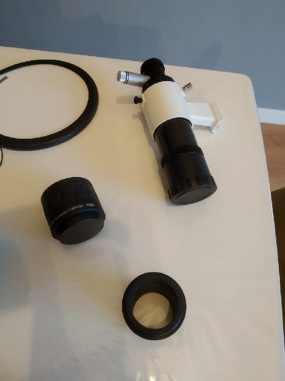 Lunette astronomique Sky-Watcher Equinox 80ED et nombreux accessoires