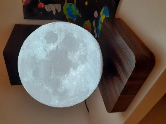 Objet déco: Globe Lune 3D en lévitation