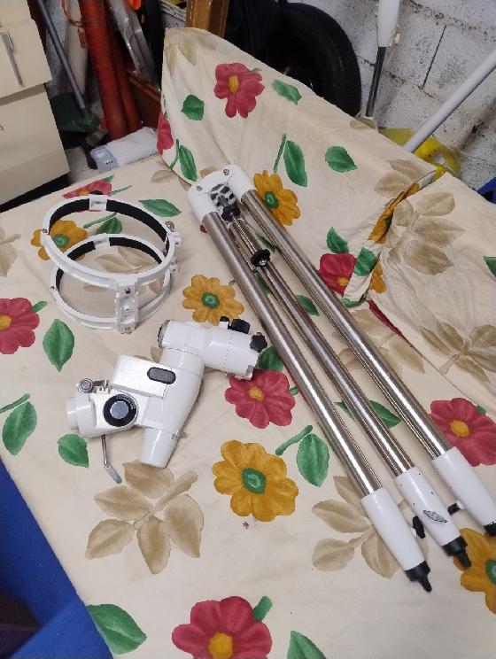 telescope 200mm F/D5 skywatcher etat neuf 