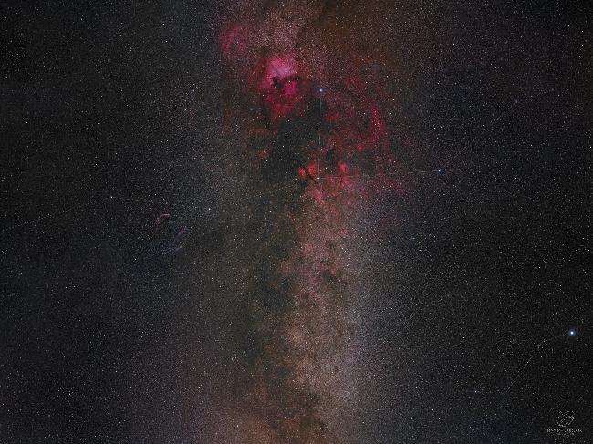 Le grand champ de la Constellation du Cygne - extrait du projet Ouranos 135, version éclaircie avec tracés