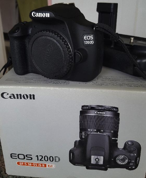 Boitier Canon EOS 1200D avec son GRIP + 4 batteries + chargeurs