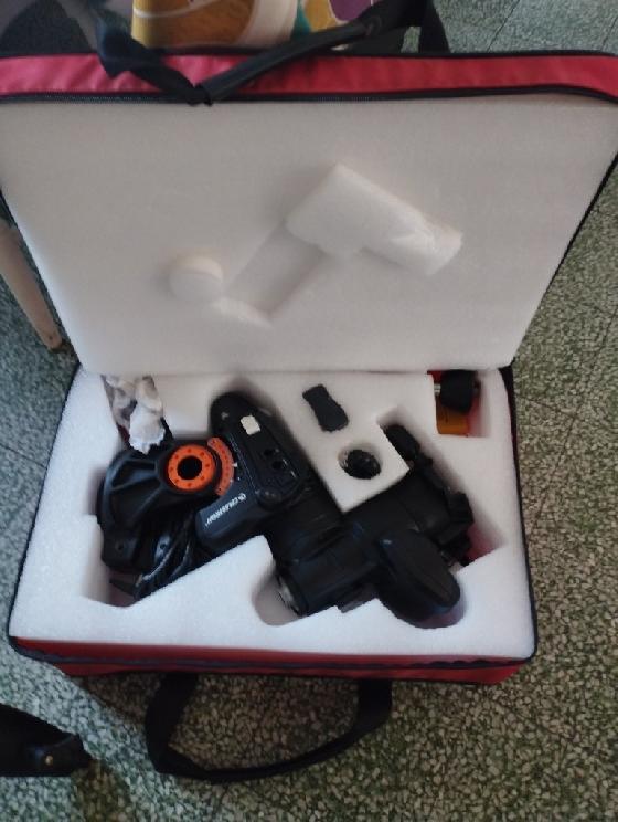 1)	Télescope Newton 200 mm GSO Guan Sheng,  f/4  avec équatoriale motorisée Advanced VX Celestron GOTO 