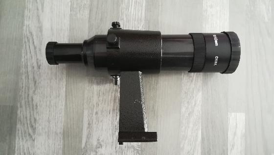 Chercheur Orion 8x40