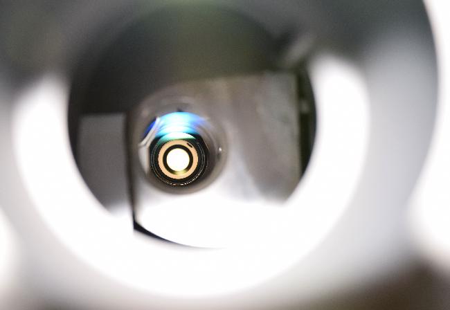 Tout au fond de l'objectif de droite