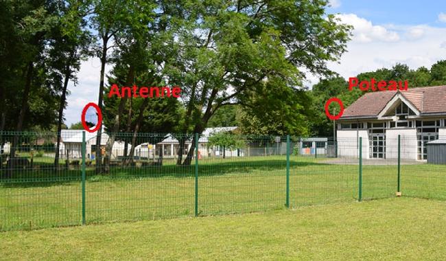 distante poteau et antenne