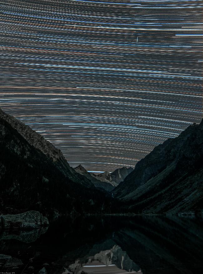 Traînées d'étoiles au lac de Gaube (Pyrénées, France)