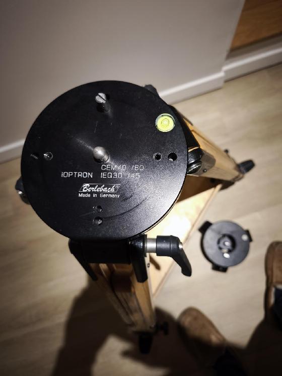 Trépied Berlebach UNI18 + platine Ioptron et SW + tablette accessoires