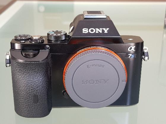 SONY A7S + ZOOM + GRIP + BAGUE + INTERVALOMETRE 